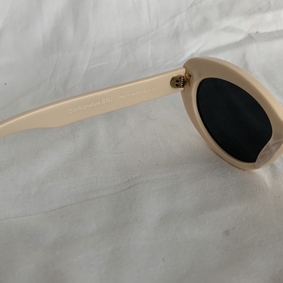 Christian Dior style sunglasses. White / beige / rosy cream colour - Picture 4 of 7